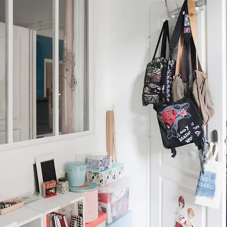 Spacious Family Nest Facing Square Des Epinette Apartamento *