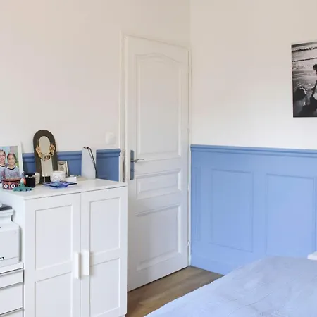 Spacious Family Nest Facing Square Des Epinette Apartment *