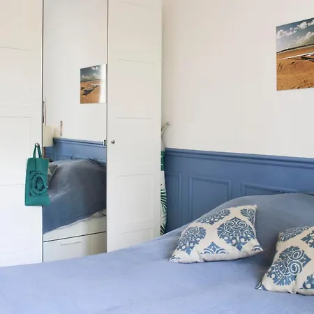 Apartment Spacious Family Nest Facing Square Des Epinette Paris