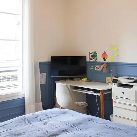 Spacious Family Nest Facing Square Des Epinette Apartamento Paris
