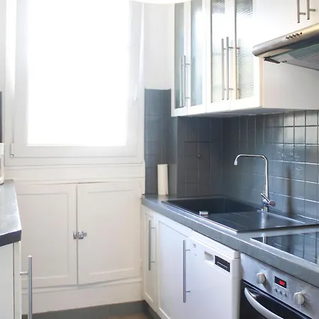 Apartment Spacious Family Nest Facing Square Des Epinette Paris