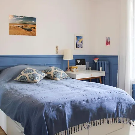 Apartment Spacious Family Nest Facing Square Des Epinette Paris