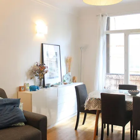 Apartment Spacious Family Nest Facing Square Des Epinette