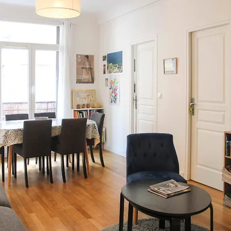 Spacious Family Nest Facing Square Des Epinette *