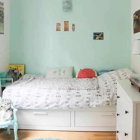 Spacious Family Nest Facing Square Des Epinette Apartment