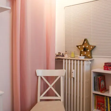 Apartment Spacious Family Nest Facing Square Des Epinette *