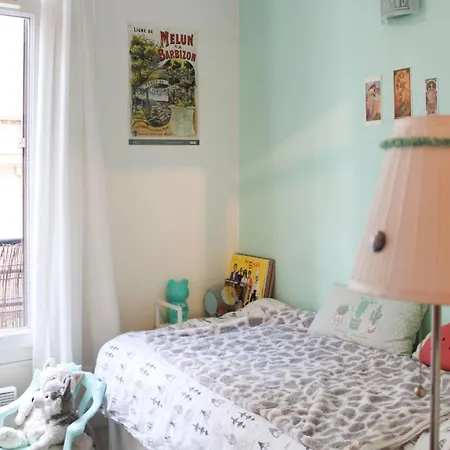 Spacious Family Nest Facing Square Des Epinette *