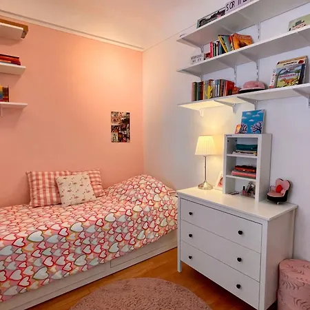 Apartment Spacious Family Nest Facing Square Des Epinette