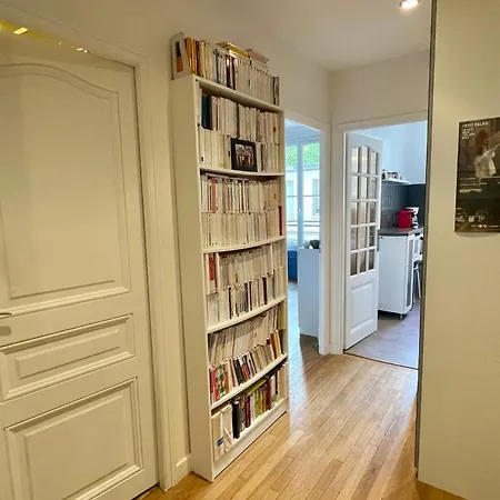 Spacious Family Nest Facing Square Des Epinette * Paris