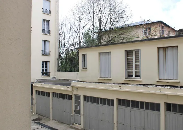 Spacious Family Nest Facing Square Des Epinette *