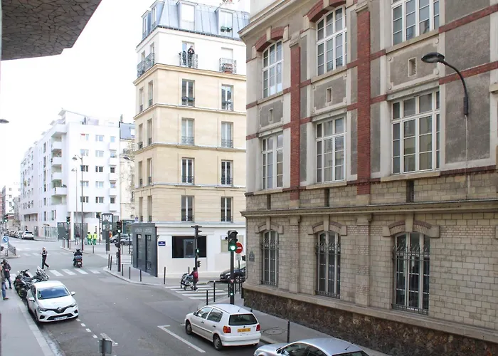 Spacious Family Nest Facing Square Des Epinette Apartmán *