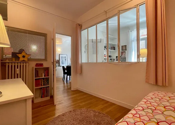 Spacious Family Nest Facing Square Des Epinette Apartmán Paříž